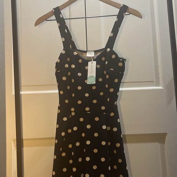 NWT!!! Kaileigh Navy and White Polka Dot Sleeveless Dress, Size M - Picture 7 of 9